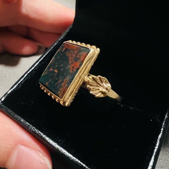Vintage 10K Gold Bloodstone Signet Ring – Size 7.5
